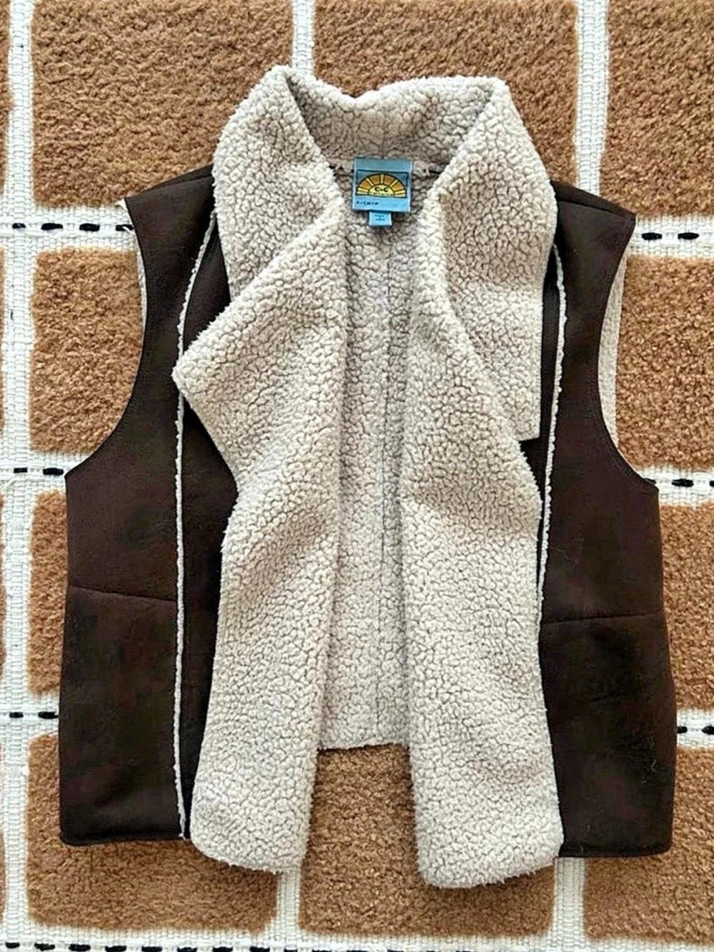 C&C California Reversible Sherpa Lined Vest in Brown & Cream Size Small